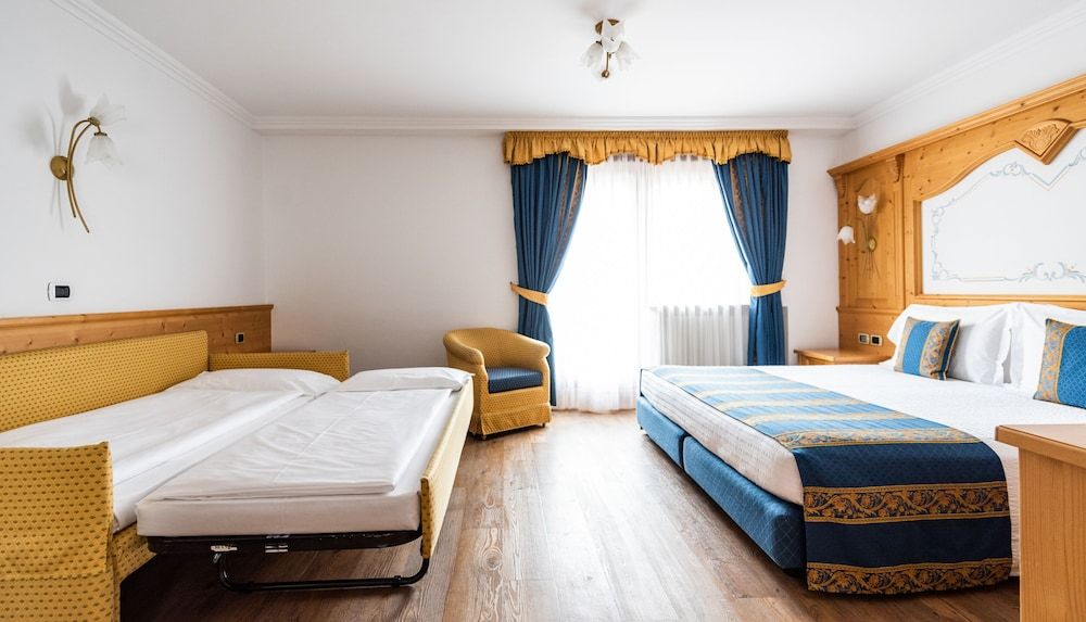 Antares Classic Quadruple Room