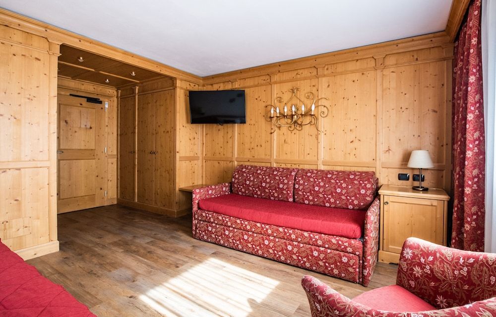 Antares Classic Quadruple Room 10