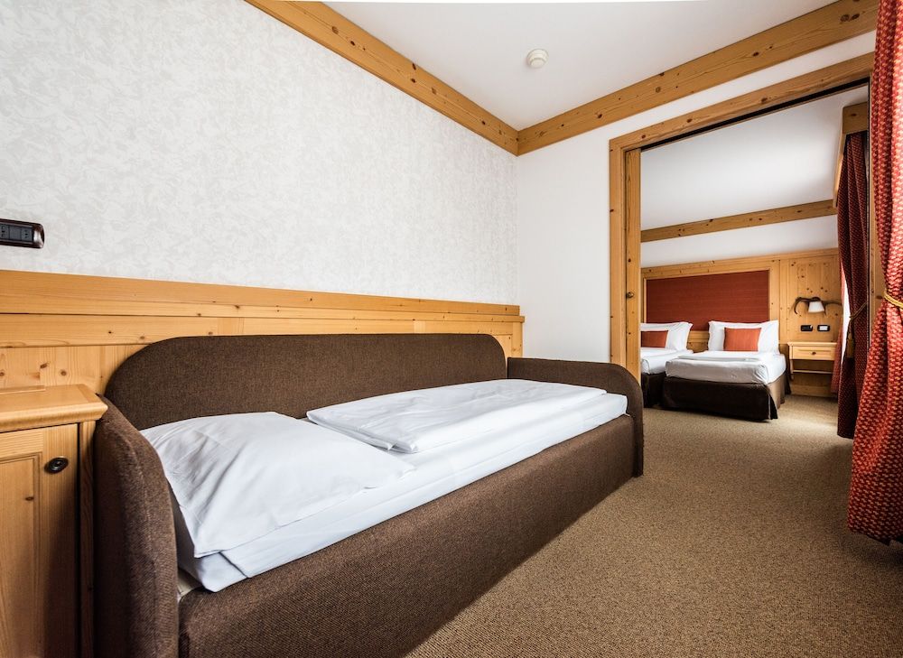 Antares Comfort Triple Room 5