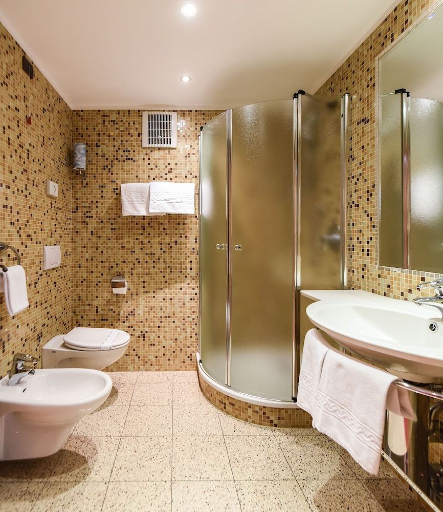 Antares Comfort Triple Room 9