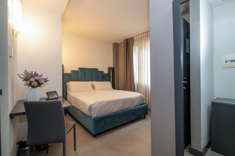 undefined Golden Hotel 7