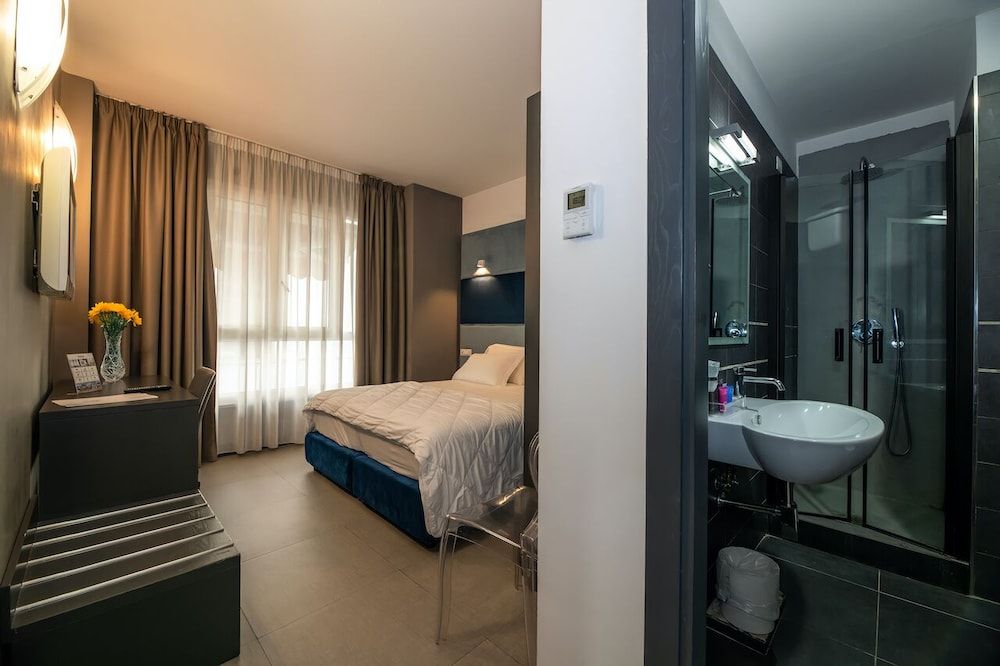 undefined Golden Hotel 2