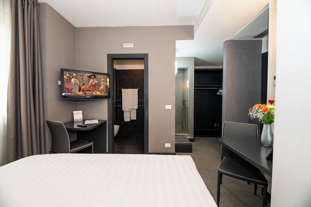 undefined Golden Hotel 10