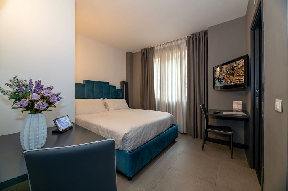 undefined Golden Hotel 8