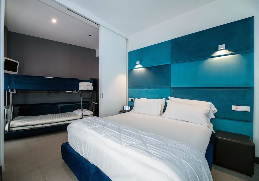 undefined Golden Hotel 4