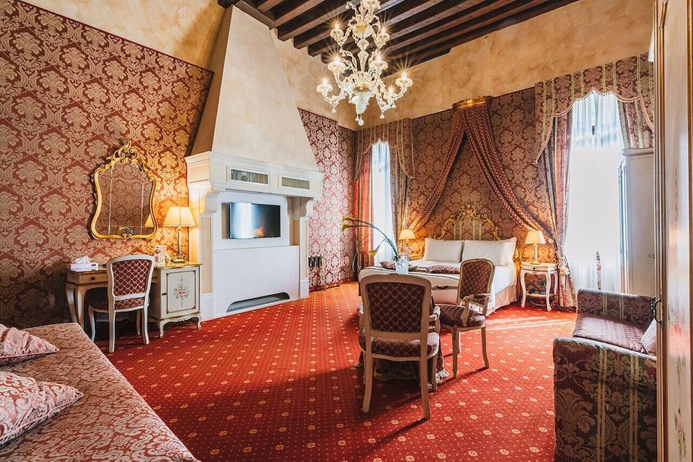 Ca' Amadi Junior Suite, Canal View 5