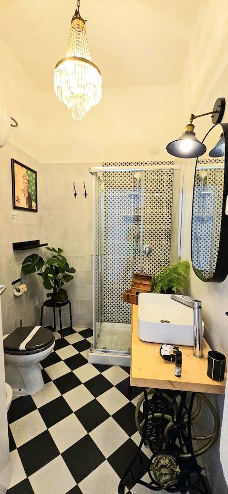 Daily Napoli Deluxe Quadruple Room 7