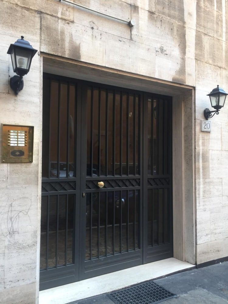 undefined Regola Suite 4