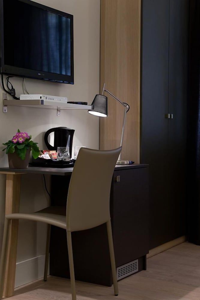 undefined Regola Suite 9