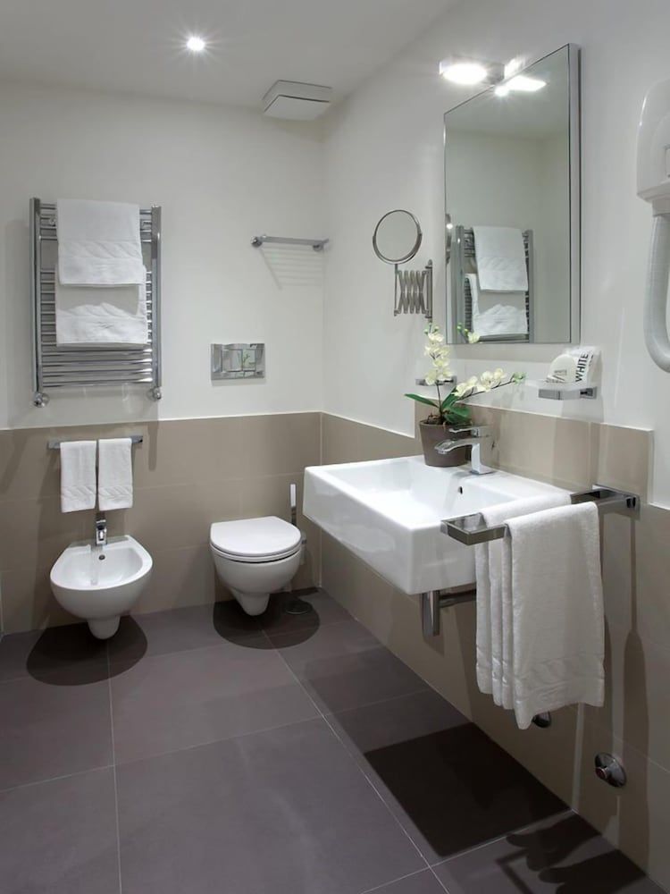 undefined Regola Suite 10