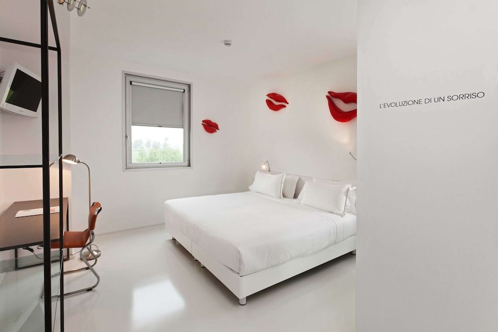 Aiden by Best Western JHD Dunant Hotel Superior Room, 1 King Bed, Non Smoking 11