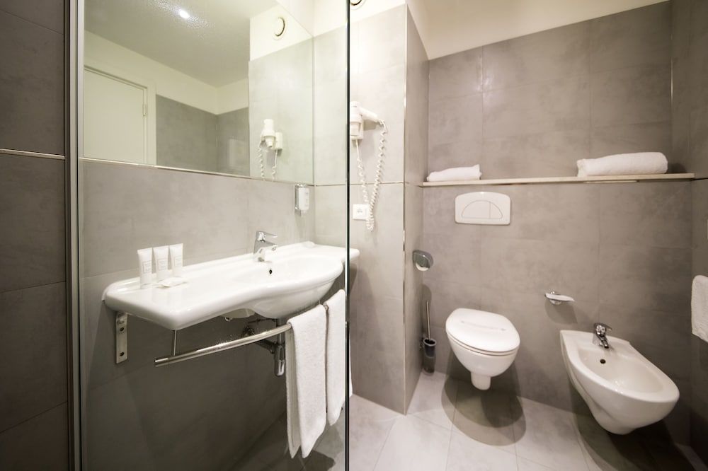 Aiden by Best Western JHD Dunant Hotel Standard Room, 1 King Bed, Non Smoking 19