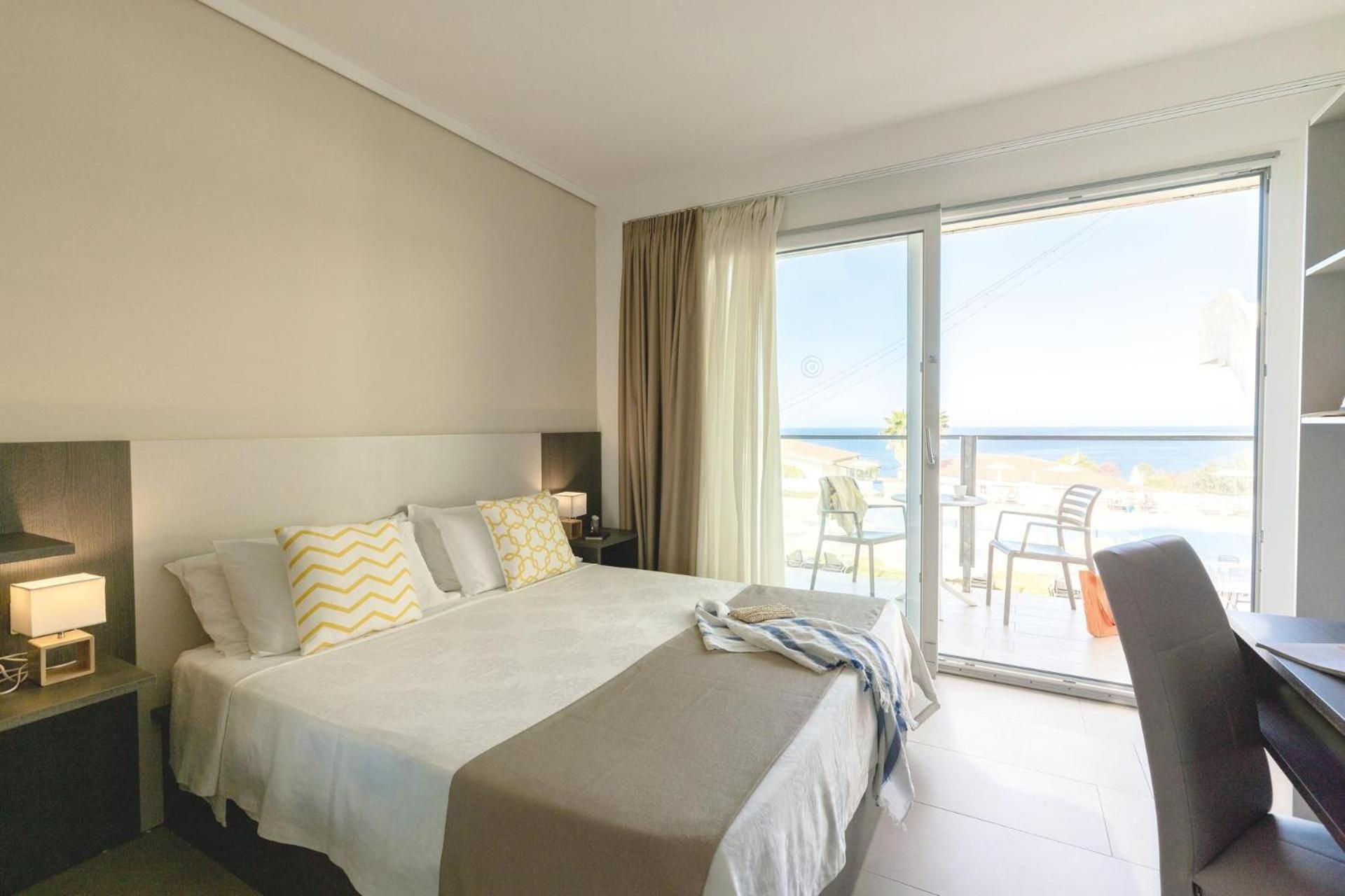 Deluxe Triple Room with Sea View