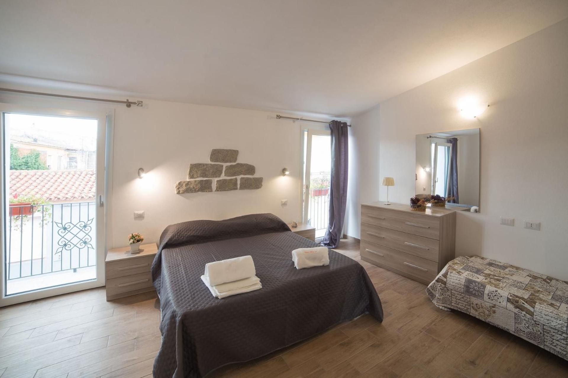 One-Bedroom Apartment (6 Adults)