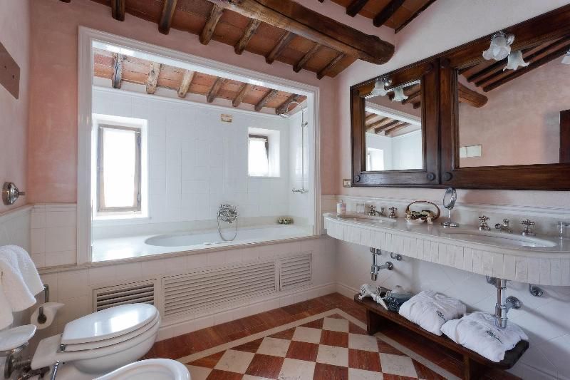Jacuzzi Garden Suite