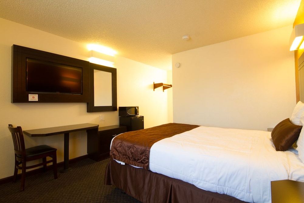 Standard Room, 1 Queen Bed, Non Smoking