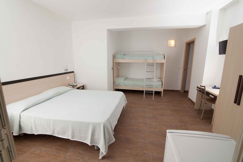 Economy Quadruple Room, Non Smoking, Ensuite