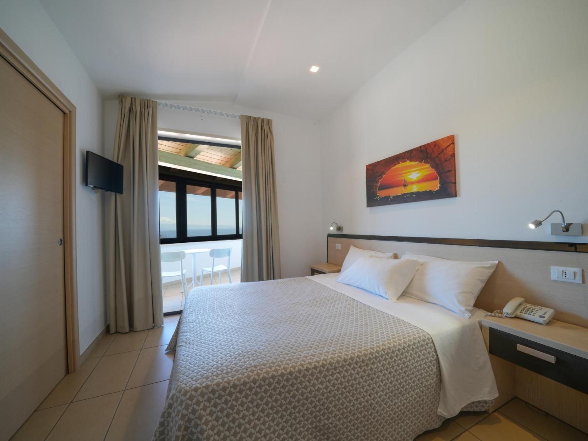 Standard Triple Room with Sea View