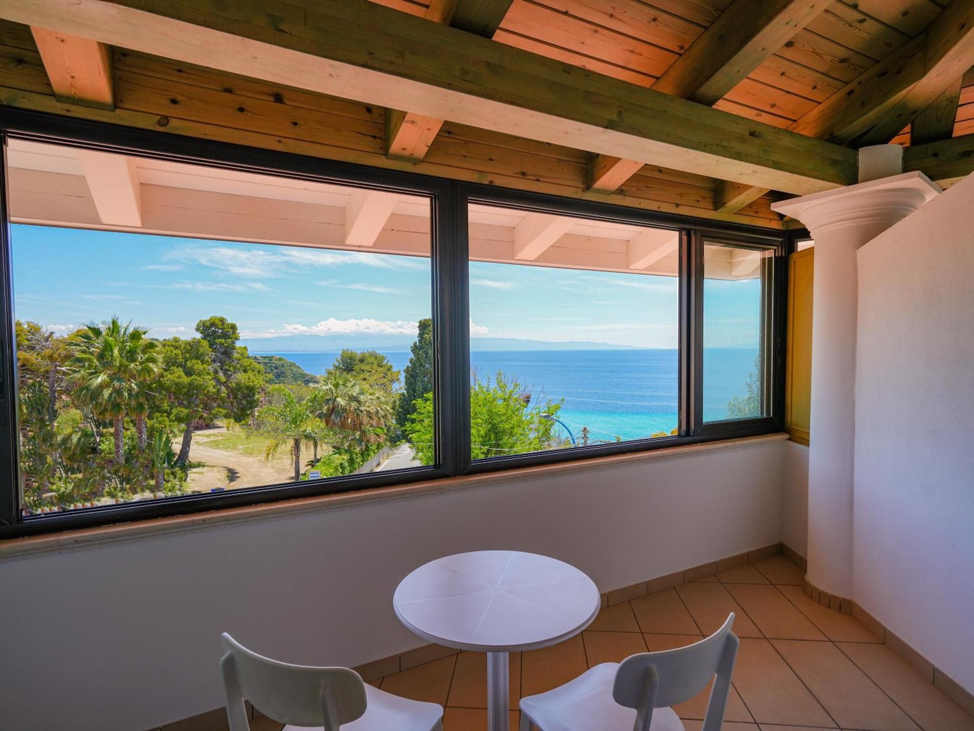 Standard Triple Room with Sea View