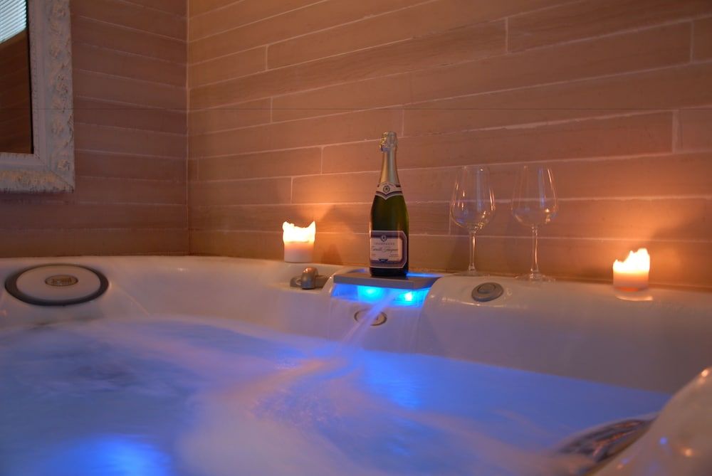 Relais del Lago Honeymoon Suite, 1 Bedroom, Accessible, Lake View 5