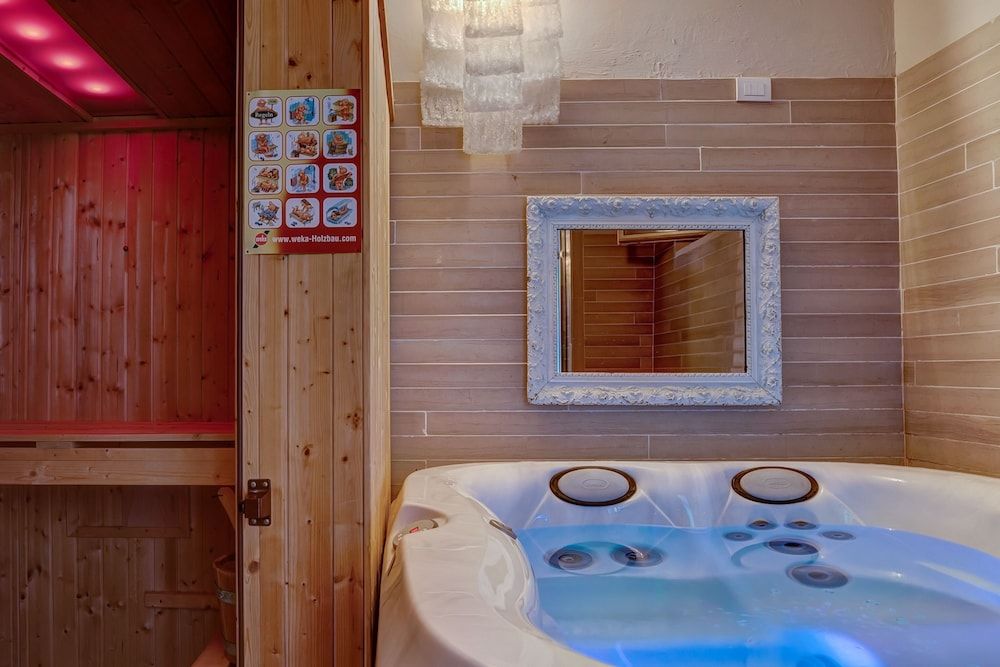 Relais del Lago Honeymoon Suite, 1 Bedroom, Accessible, Lake View 4