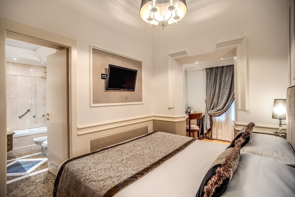 Hotel Britannia Basic Double Room 6