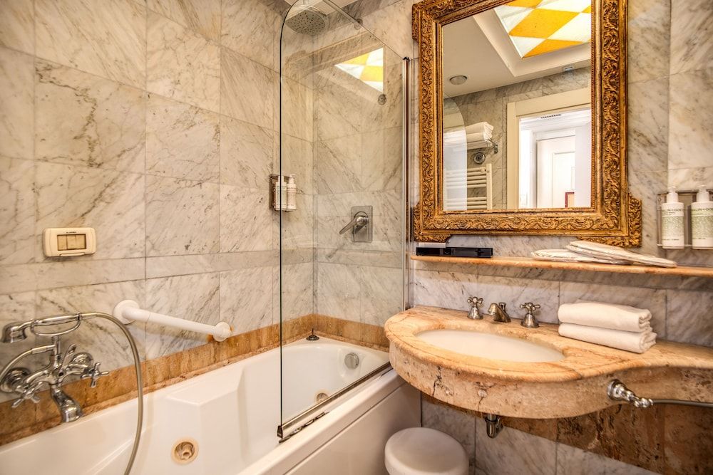 Hotel Britannia Deluxe Double or Twin Room 12