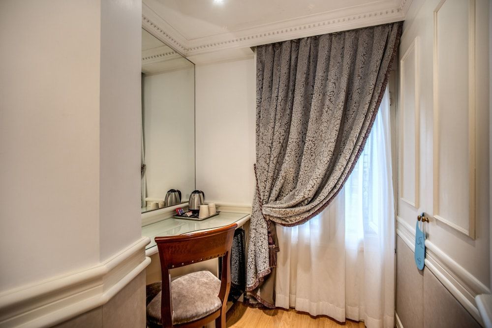 Hotel Britannia Basic Double Room 11