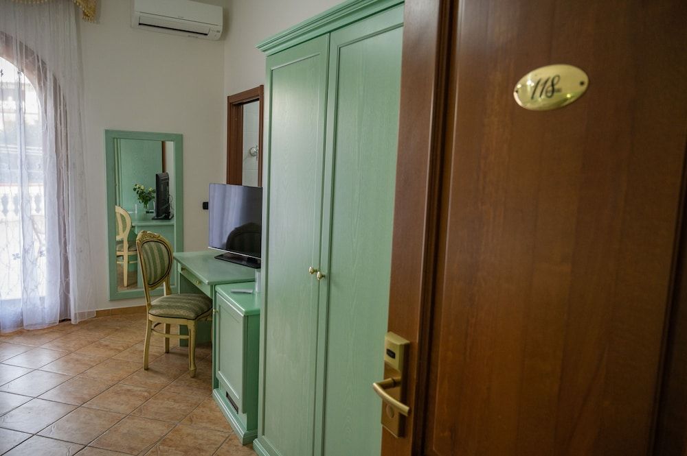 Villa Le Zagare Relais & SPA Economy Quadruple Room 4