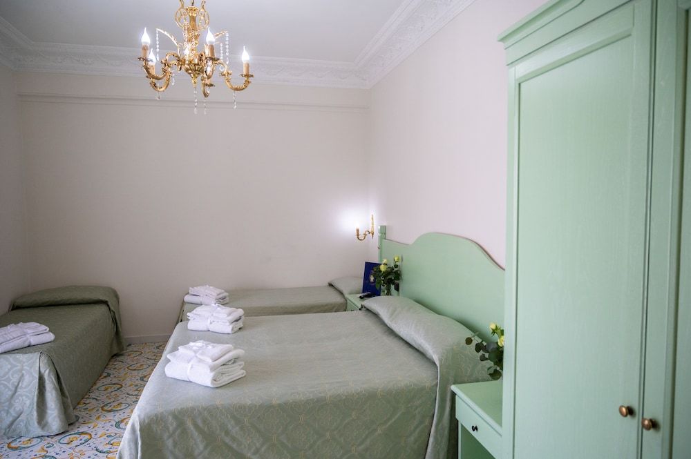 Villa Le Zagare Relais & SPA Quadruple Room 4