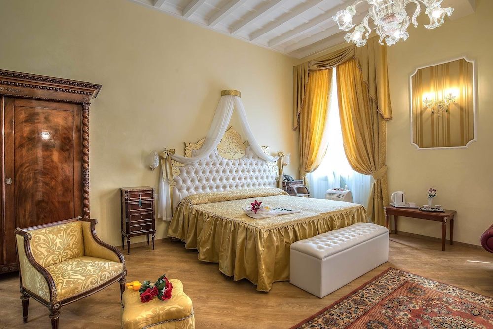 undefined Trevi Rome Suite 10