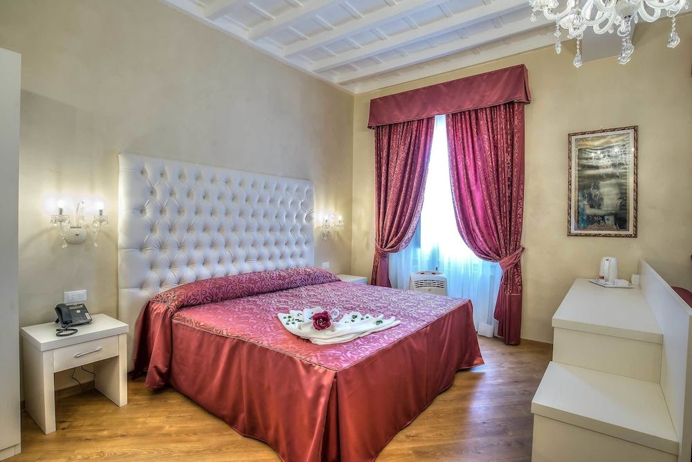 Trevi Rome Suite Deluxe Double Room 5