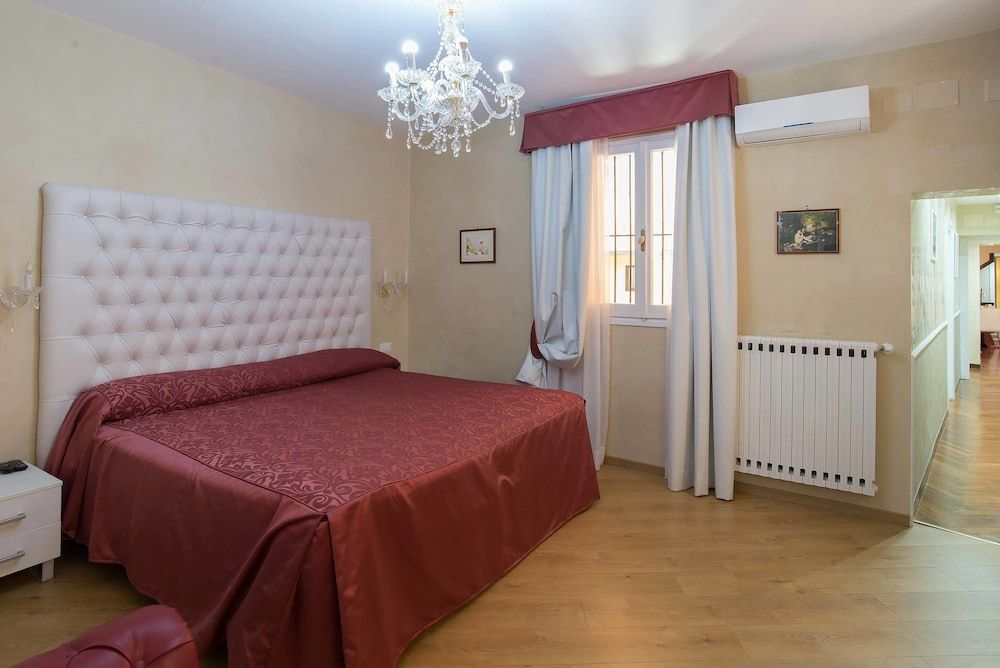undefined Trevi Rome Suite 4