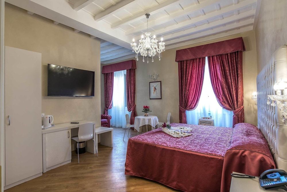 undefined Trevi Rome Suite 5