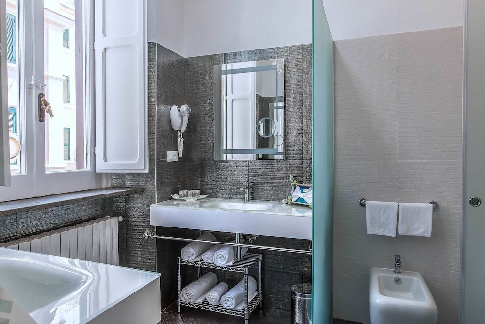 Trevi Rome Suite Deluxe Double Room 6