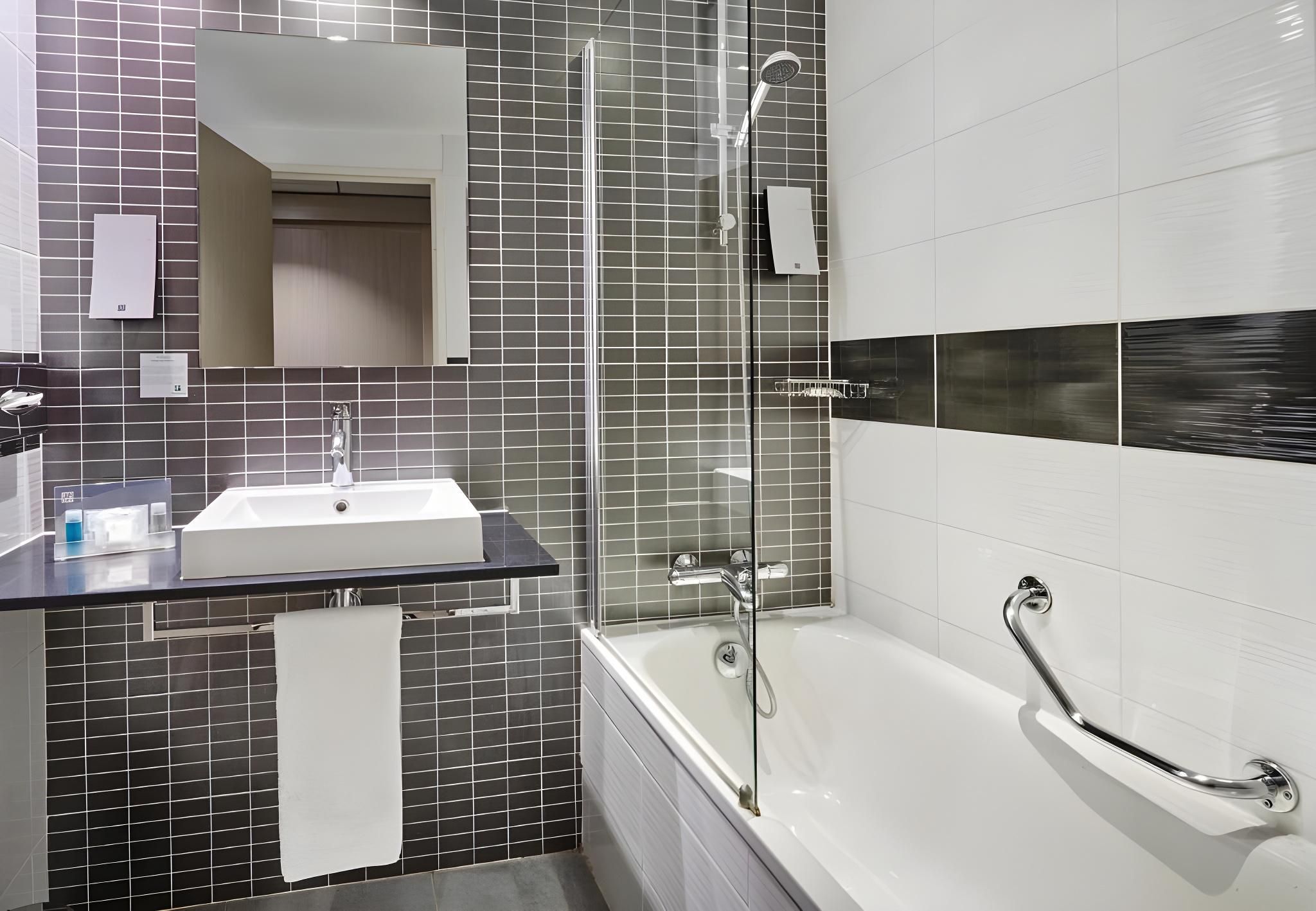 2 Single Beds Standard Accessible