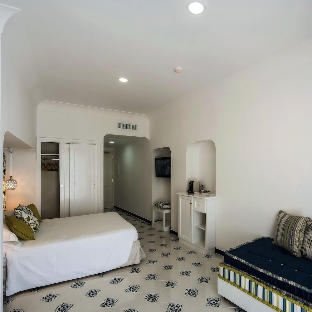Hotel Montemare Deluxe Double Room, Sea View 4