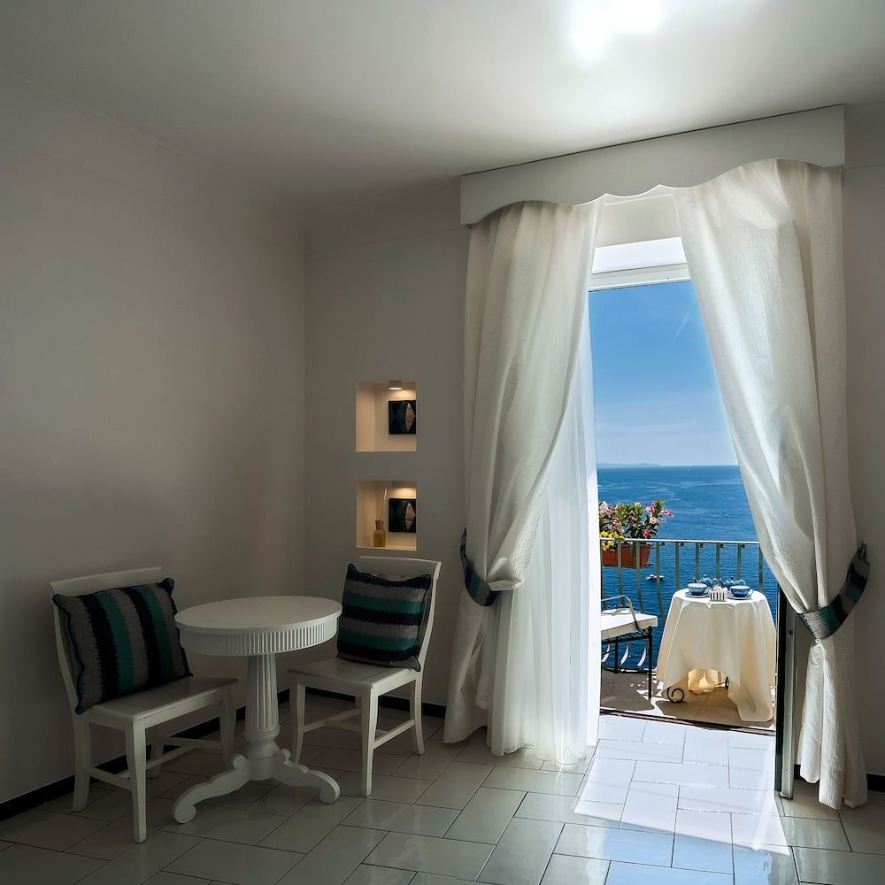 Hotel Montemare Deluxe Double Room, Sea View 5