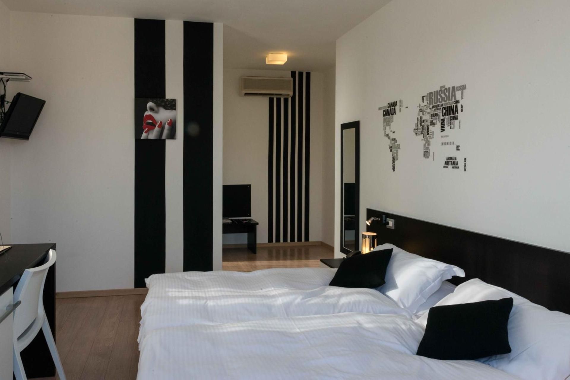 2 Twin Room