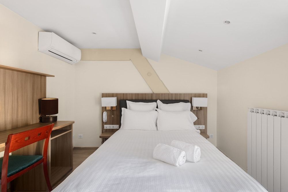 undefined Le Phenix Hotel 4