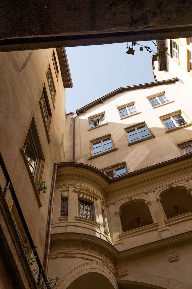 undefined Le Phenix Hotel 7