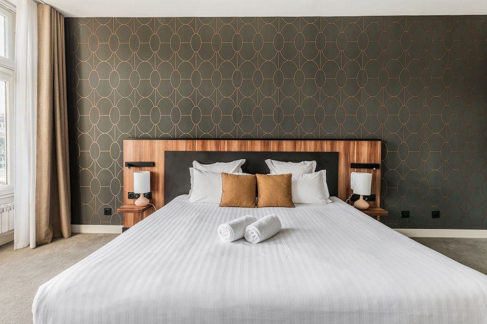 undefined Le Phenix Hotel 10