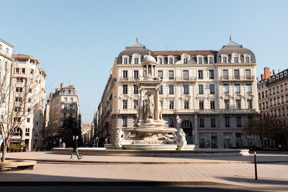 undefined Le Phenix Hotel 8