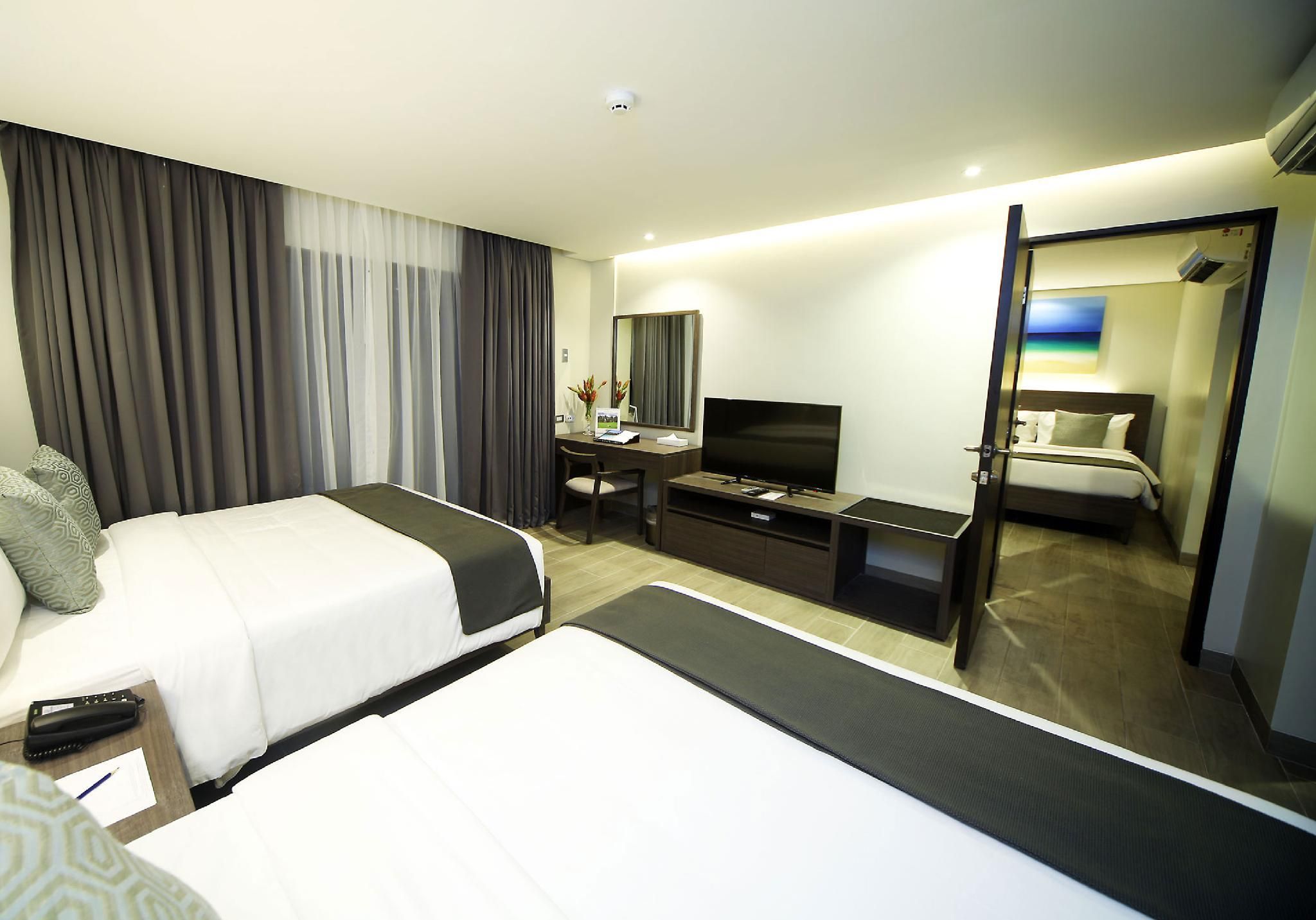 Monterey Connecting Rooms