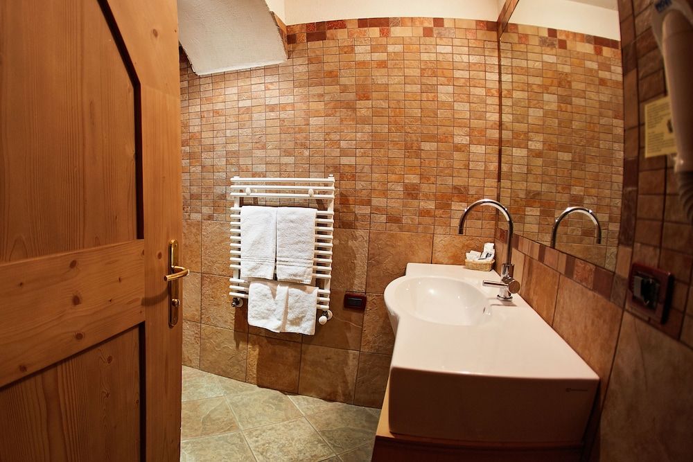 GH Hotel Monzoni Classic Triple Room 4