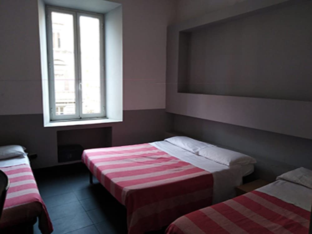 M&J Place Hostel Rome Shared Dormitory - 4 bedsits - Ensuite Bathroom 13