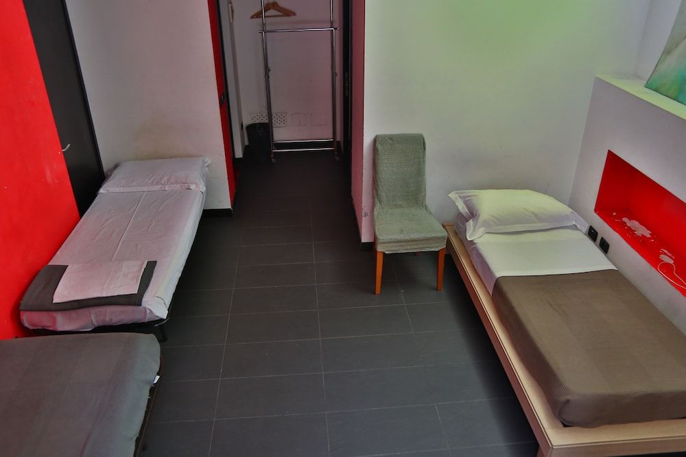 M&J Place Hostel Rome Shared Dormitory - 4 bedsits - Ensuite Bathroom 15