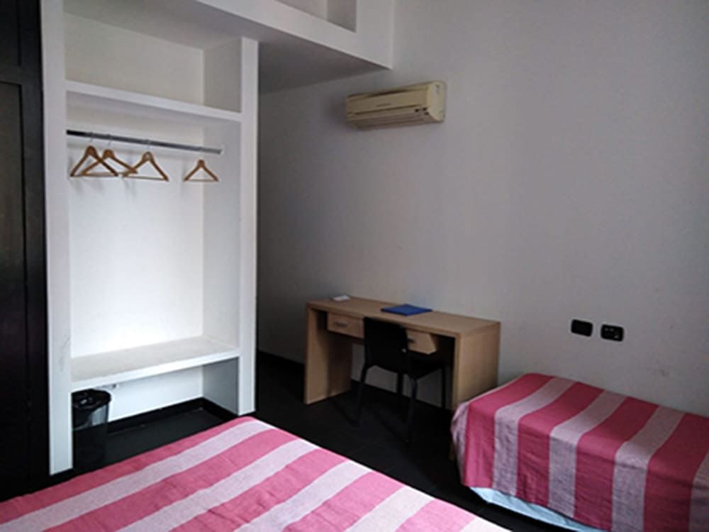 M&J Place Hostel Rome Shared Dormitory - 4 bedsits - Ensuite Bathroom 7