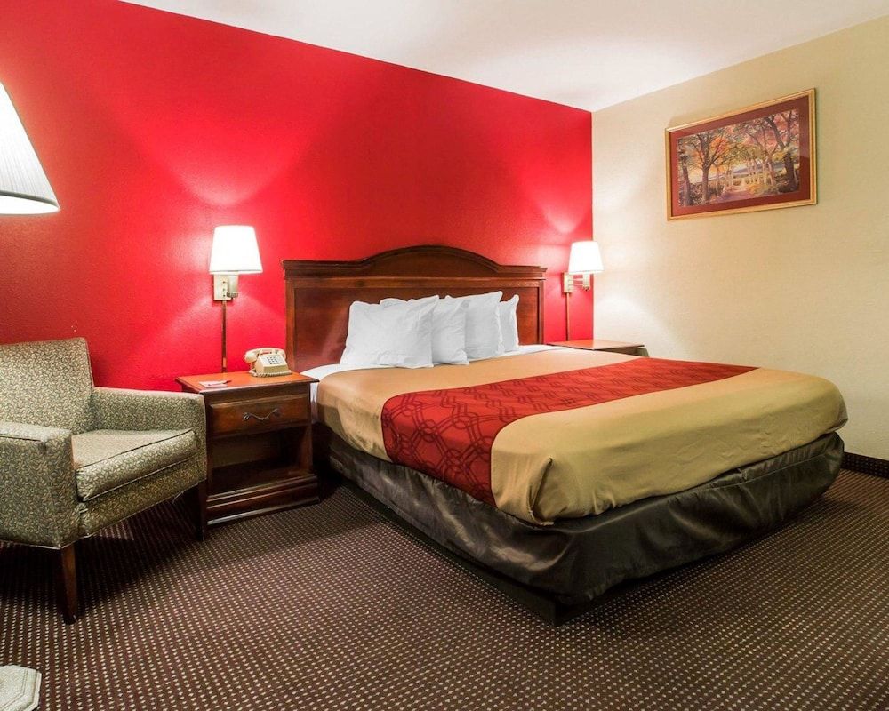 undefined Econo Lodge Atlanta College Park 7