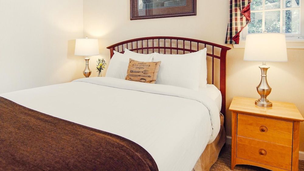 The Essex Resort & Spa Luxury One Bedroom Suite 4